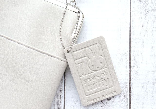 宝島社の大人のおしゃれ手帖6月号増刊の付録のミッフィーのがま口ショルダーバッグ4