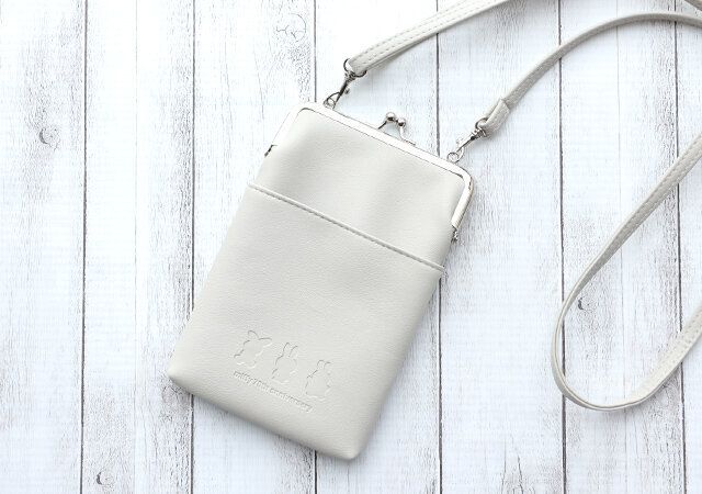 宝島社の大人のおしゃれ手帖6月号増刊の付録のミッフィーのがま口ショルダーバッグ1