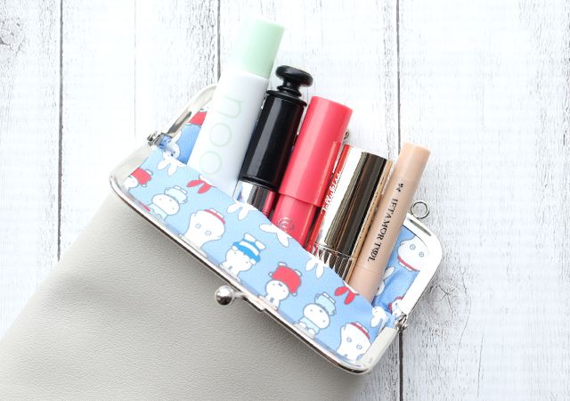 宝島社の大人のおしゃれ手帖6月号増刊の付録のミッフィーのがま口ショルダーバッグ7