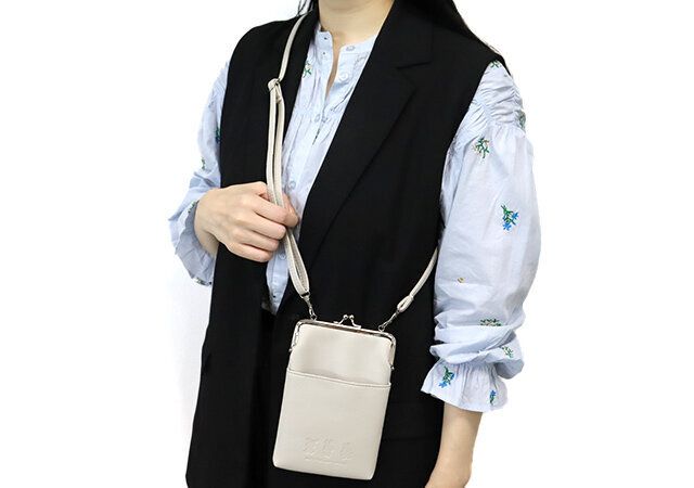 宝島社の大人のおしゃれ手帖6月号増刊の付録のミッフィーのがま口ショルダーバッグ2