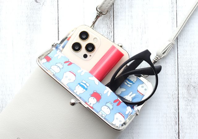 宝島社の大人のおしゃれ手帖6月号増刊の付録のミッフィーのがま口ショルダーバッグ6