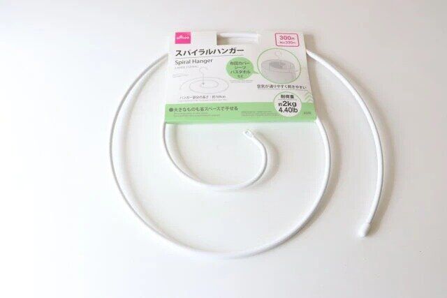 ダイソーのスパイラルハンガーのパッケージ