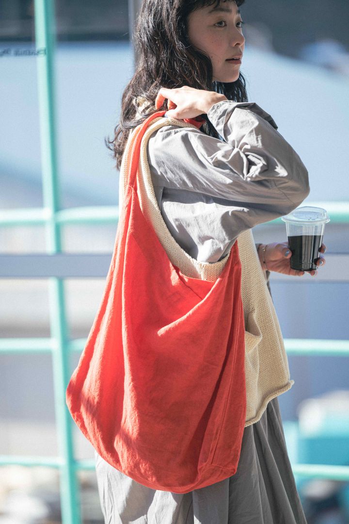 グレースニーカーの着こなし例2選。存在感がひかえめながら、着回し力絶大！【FUDGE FRIEND おしゃれさんの毎日コーディネート｜田中真里奈】