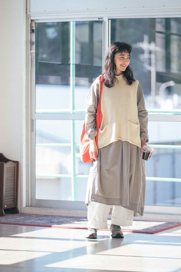 グレースニーカーの着こなし例2選。存在感がひかえめながら、着回し力絶大！【FUDGE FRIEND おしゃれさんの毎日コーディネート｜田中真里奈】