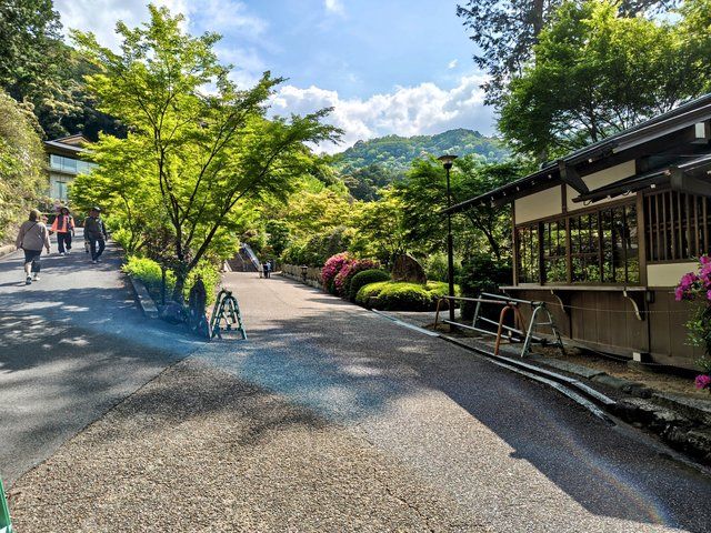 久留米ツツジ園へ（左側参道）