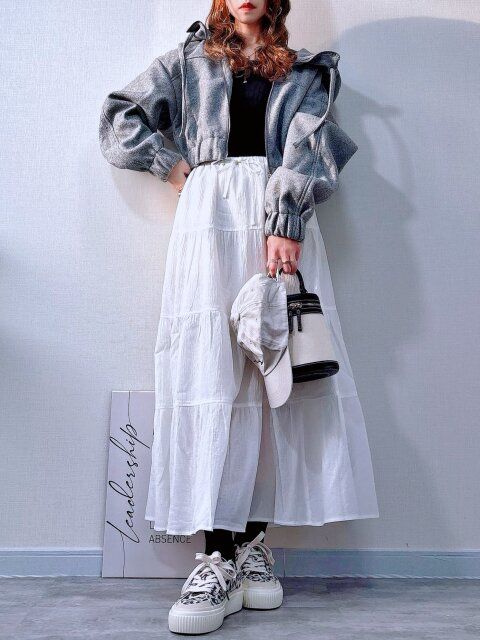 スニーカーを合わせてカジュアルコーデ