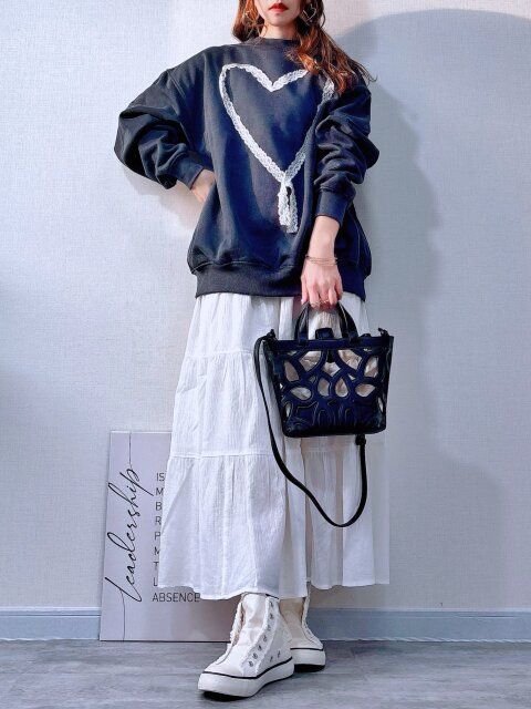 オーバーサイズのスウェット合わせ