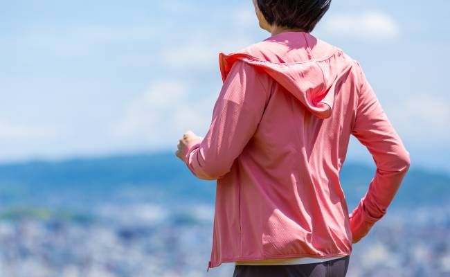 ウォーキングをする女性のイメージ