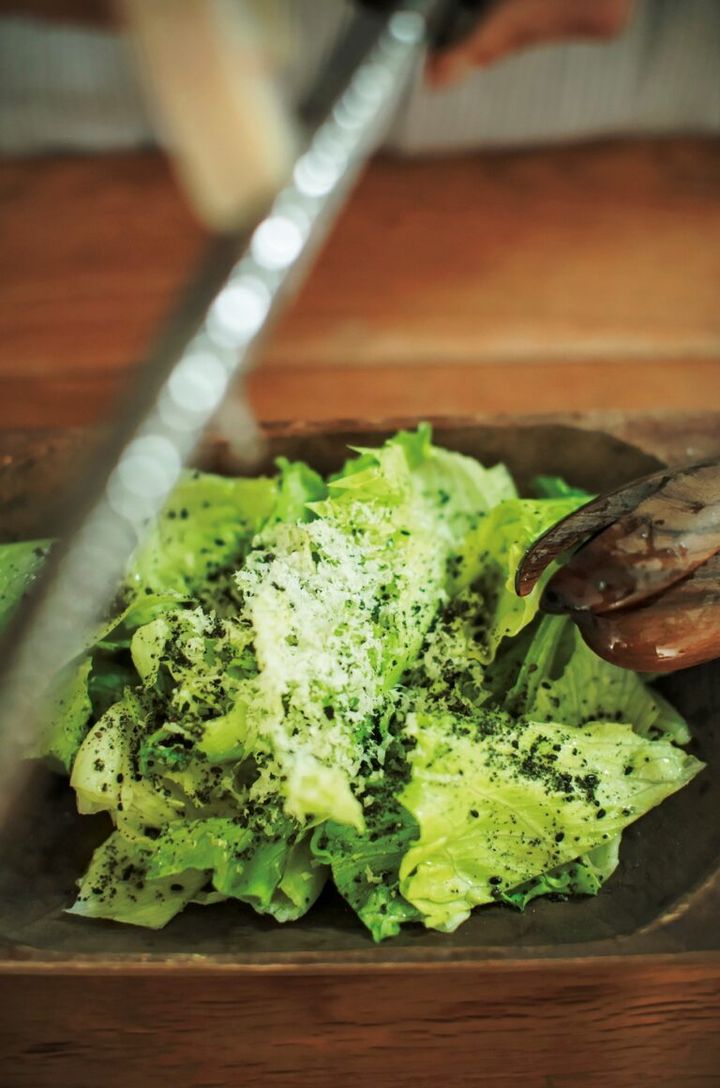 オリーブオイルと塩を使ったおすすめレシピ「レタスのサラダ」