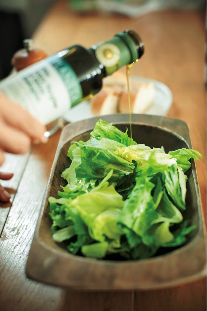 オリーブオイルと塩を使ったおすすめレシピ「レタスのサラダ」