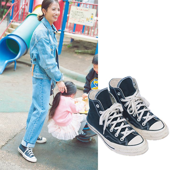 Gジャンとデニムの上下にネイビーのコンバースのチャックテイラーを合わせた公園コーデ