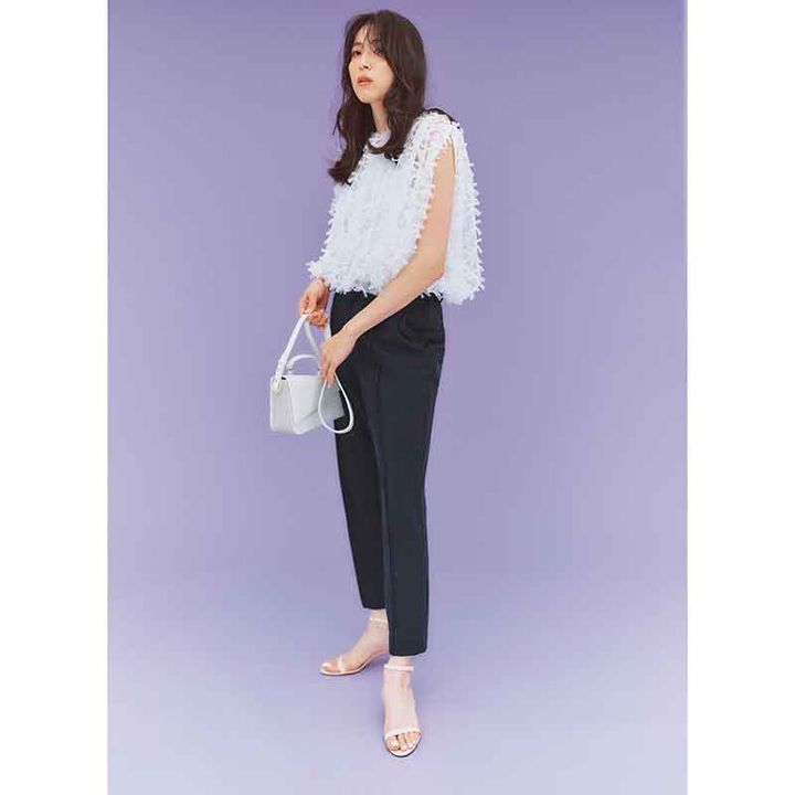 ネイビーパンツコーデ、美脚パンツ