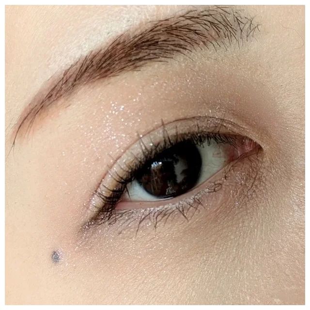 スナイデル ビューティ アイデザイナー n 04 Snow Tulle スウォッチ