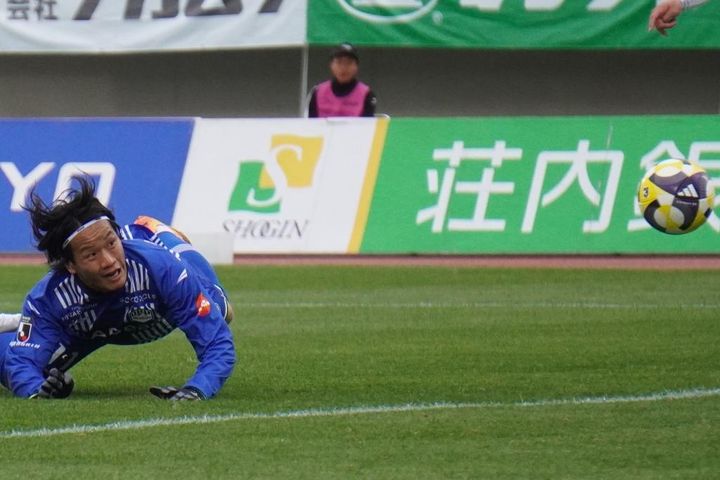 5試合ぶりの白星に導いたJ2モンテディオ山形FW藤本佳希「思いがあのヘディングになった」と技ありダイビングヘッド