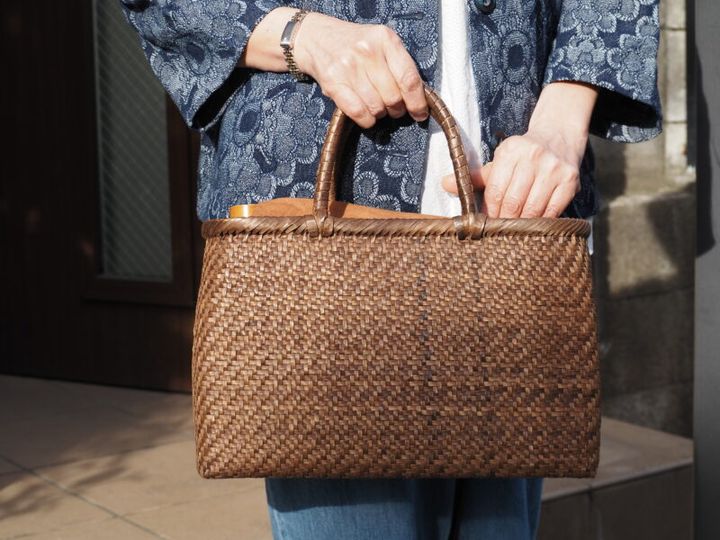 桜の木のかごバッグ