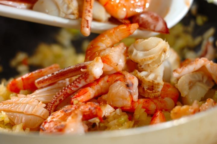 エビイカホタテの海鮮チリ炒めの作り方3