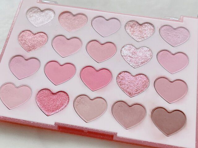 デイジーク ムードシャドウパレット 07 ラブハート パレットの中身