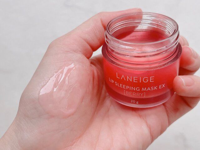 ラネージュ リップスリーピングマスク 手の平に付ける