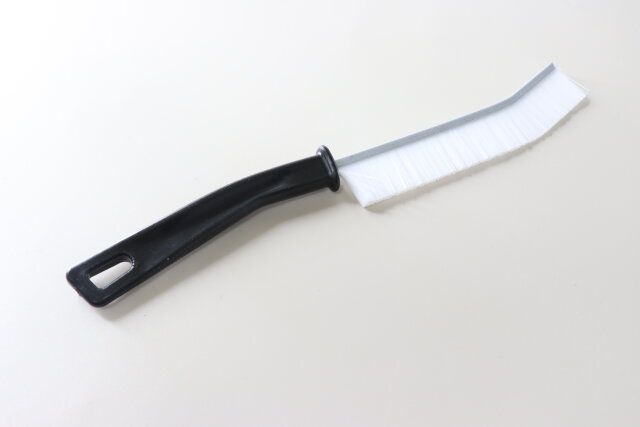 セリアのスリムなすきま用 チャンネルブラシ