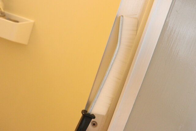 セリアのすきま用 チャンネルブラシでサッシ掃除