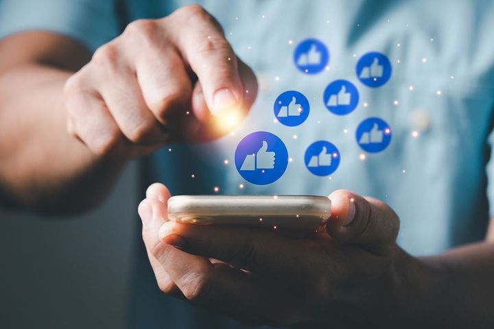 SNSを使用する人