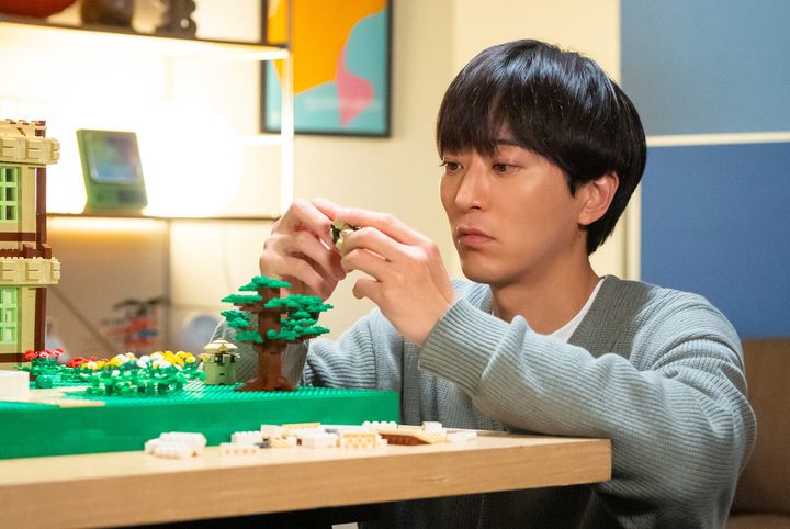 『三人夫婦』で主人公の拓三を演じた浅香航大さん、拓三の元カノの美愛を演じた朝倉あきさん、美