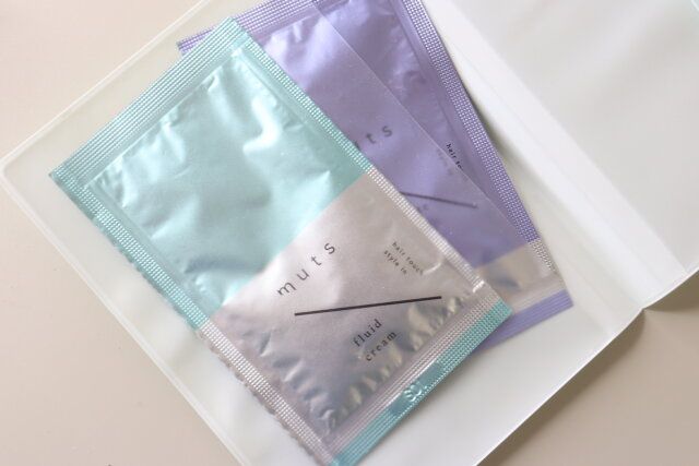 セリアの旅行のお供に最適なポケットホルダー