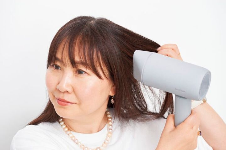 【使ってみました】30,000 円以下で機能は充分。うねりのないなめらか髪に