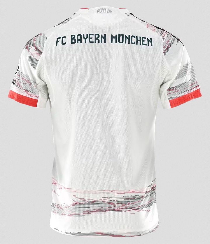 バイエルンが2025-26新ユニフォームを発表！退団するレジェンドが「最後のホームゲーム」で着用へ