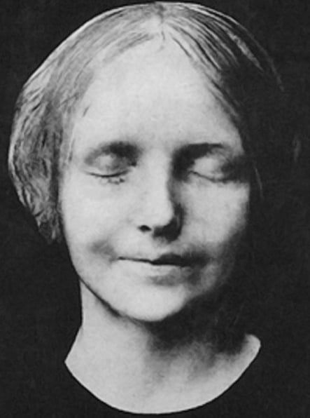 「セーヌ川の身元不明少女」のデスマスク