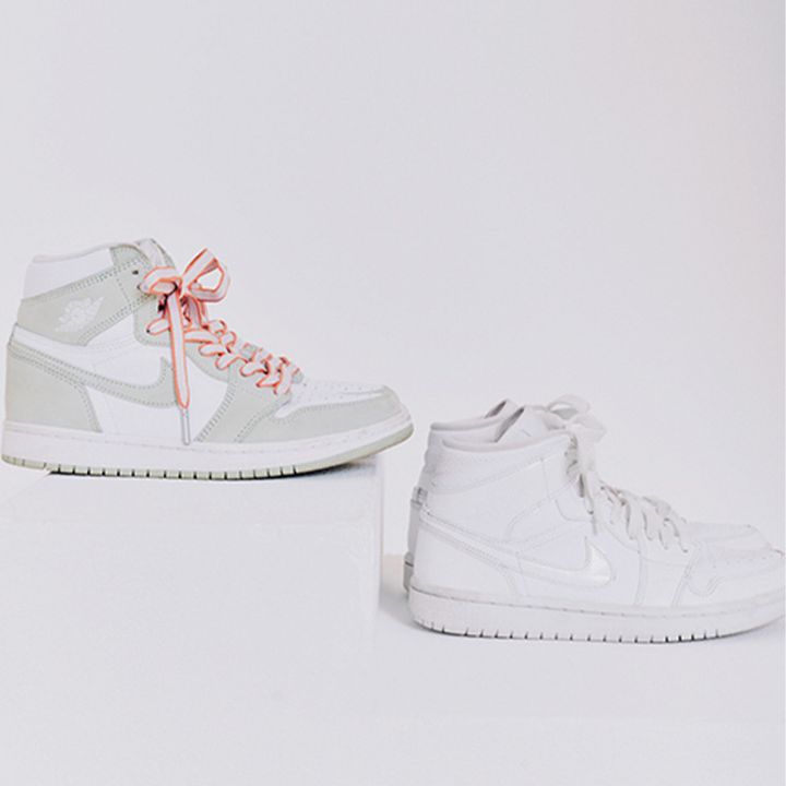 ナイキの白ベースのゴツめスニーカー