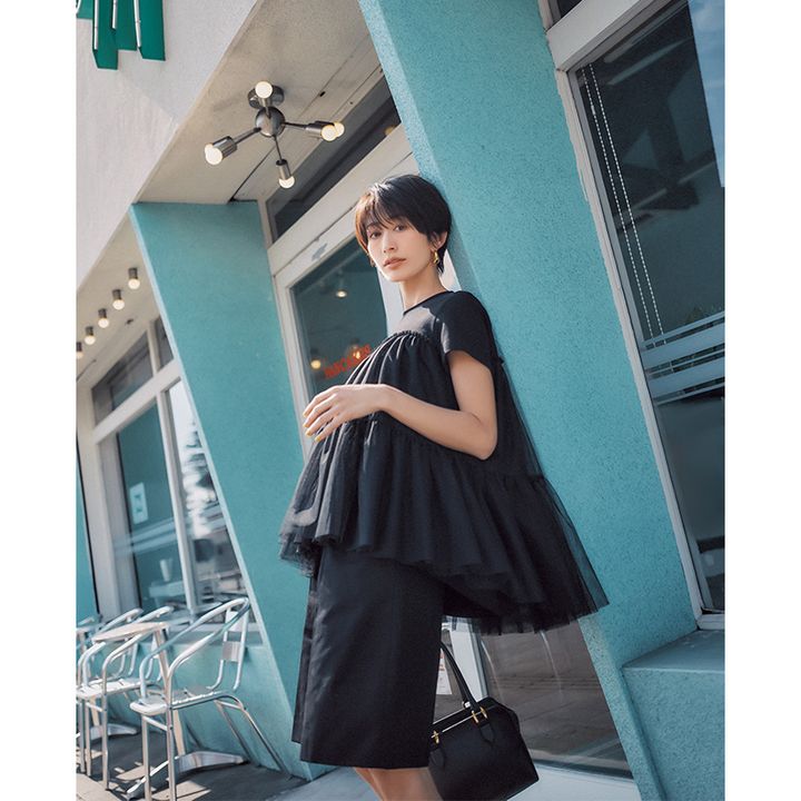 ブラウス級のきちんと感を発揮する甘Tシャツでキレイめショートパンツコーデ