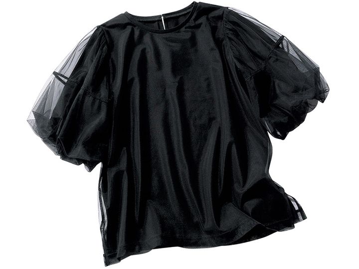 組曲のチュールがオシャレな黒Tシャツ