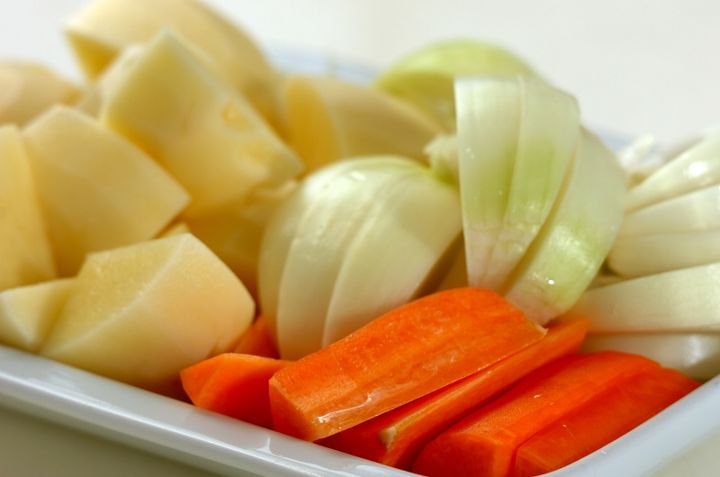 鶏ジャガの塩煮の下準備1