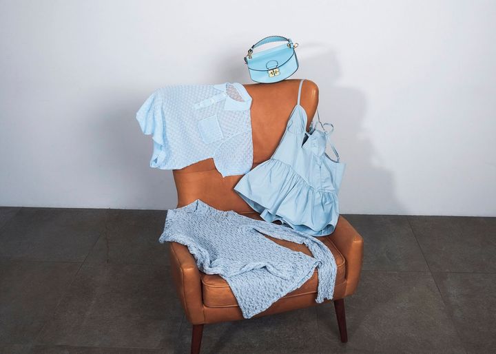 パステルブルー 服 小物