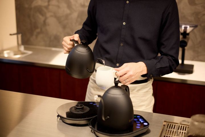 粕谷が店頭に立つと大混乱になるため、現在はイベントのときだけコーヒーを淹れている。