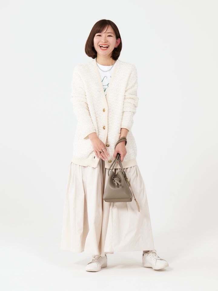 クラウドチームVERY坂井麻実の春のカーディガンコーデの全身