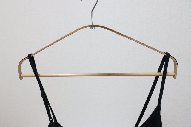 セリアのキャミソールが留まるハンガーのすべり止めシール 8P