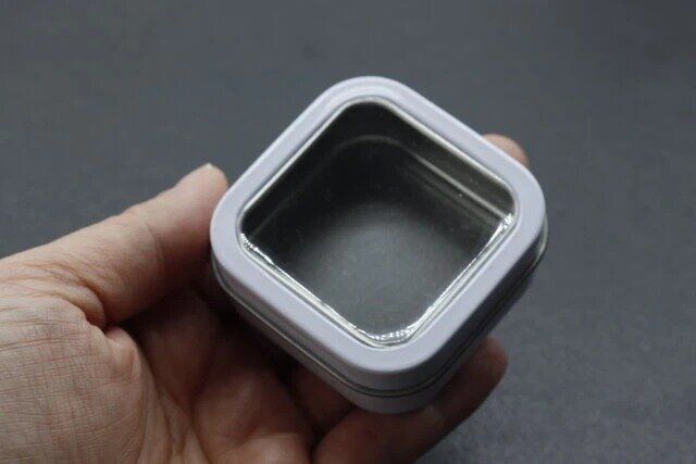 ダイソーのくっつく缶ケース（四角、マグネット付）1