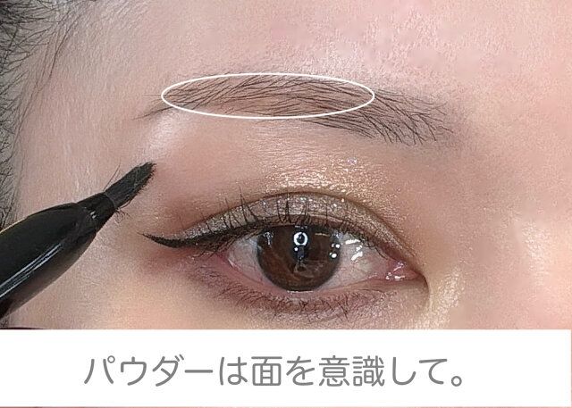 輪郭を描くのではなく、影を仕込むイメージ