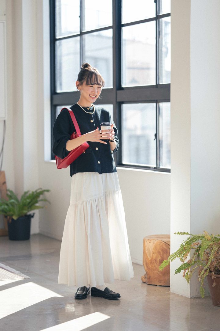 “白いティアードスカート”は甘くも辛くも着られて重宝！デイリーコーデ2選【FUDGE FRIEND おしゃれさんの毎日コーディネート｜UMI】