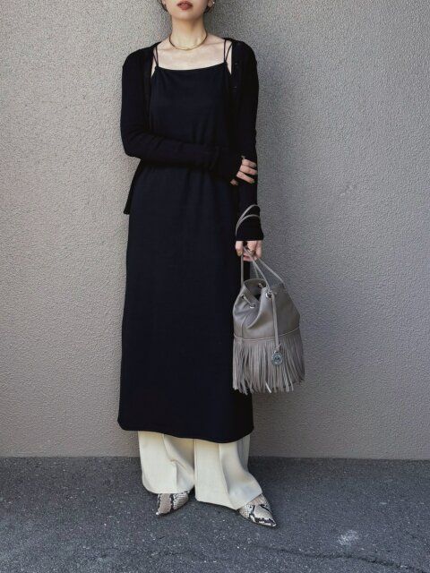 黒キャミワンピースコーデ3