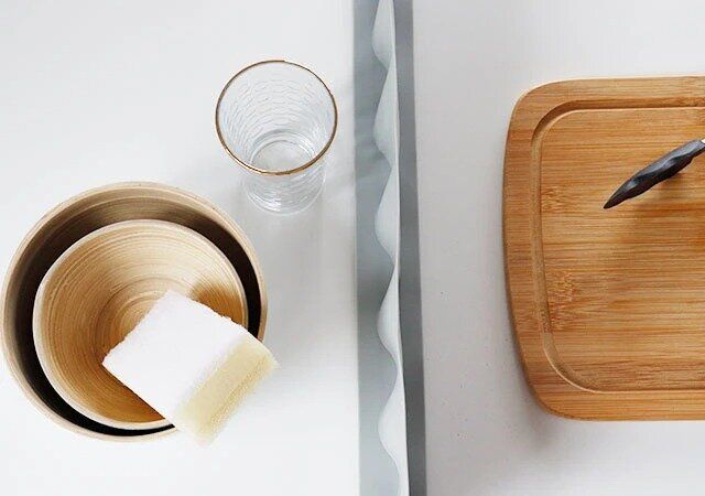 ダイソーの水はね防止パネルはシンク回りの水浸しを解消できる