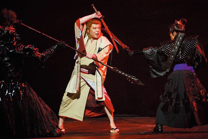 おバカもチャンバラも全部が本気クオリティ、劇団☆新感線『髑髏城の七人』（2011年上演）のワンシーン