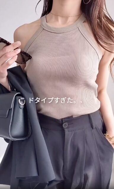 UNIQLOのホルターネックブラタンクトップを着たコーデ