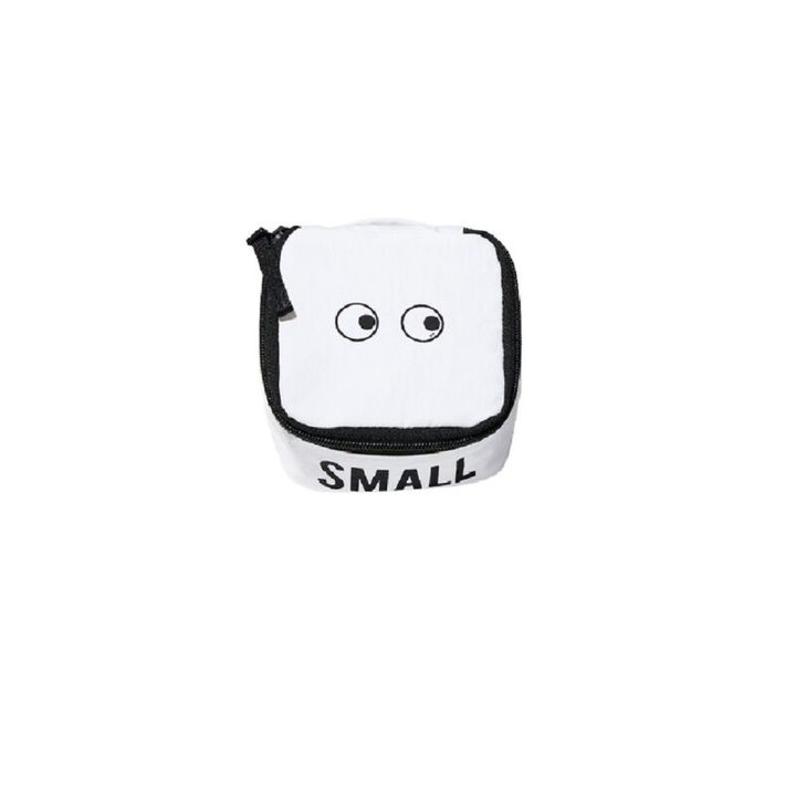 ユニクロとアニヤハインドマーチの「スクエアポーチ」Sサイズ