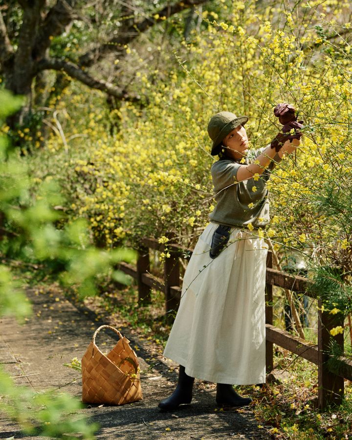 夏のトップス選びの決め手は“着心地”。自然なつくりのストレスフリーなカットソー【薬草研究家の1日②】