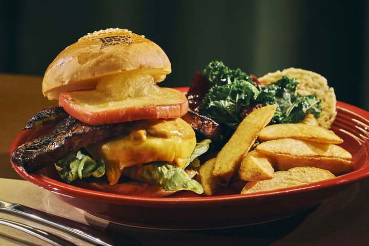 「ワシントンバーガー ベイクドアップル＆BBQポーク2200円」