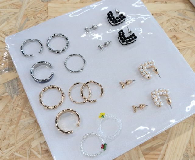 ハートモチーフビーズピアスとフルーツビーズリング5P