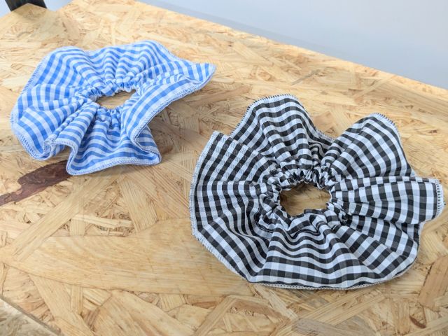 2色のギンガムチェックシュシュ